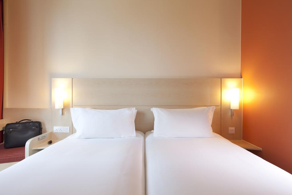 Ibis Hong Kong Central & Sheung Wan Room photo
