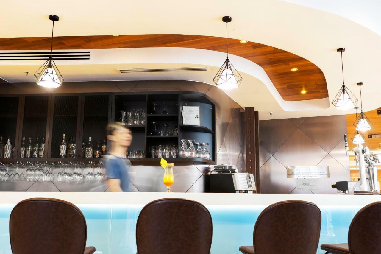 Ibis Hong Kong Central & Sheung Wan Exterior photo